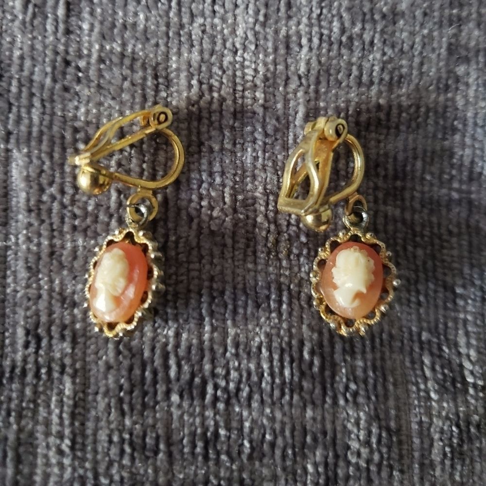 Vintage Gold Tone Cameo Earrings 1968 PAT PEND